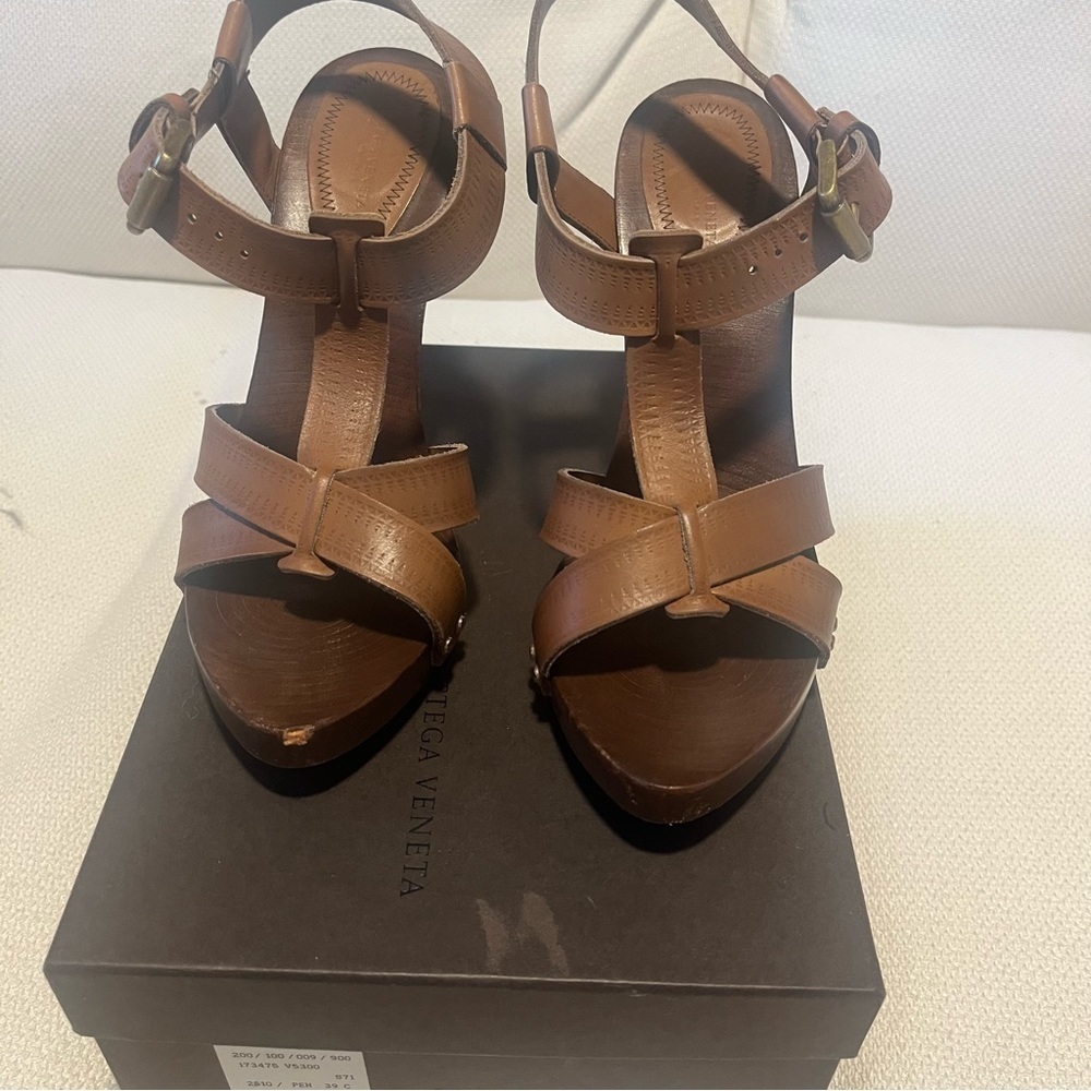 Bottega Venneta Leather Strappy Sandals size 39